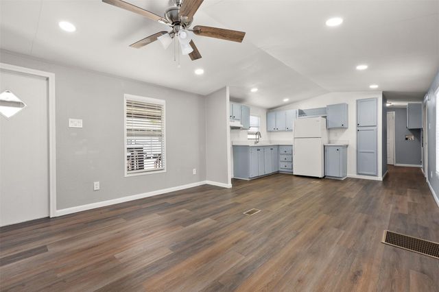 2222 N Austin Avenue 32, Pearland, TX 77581