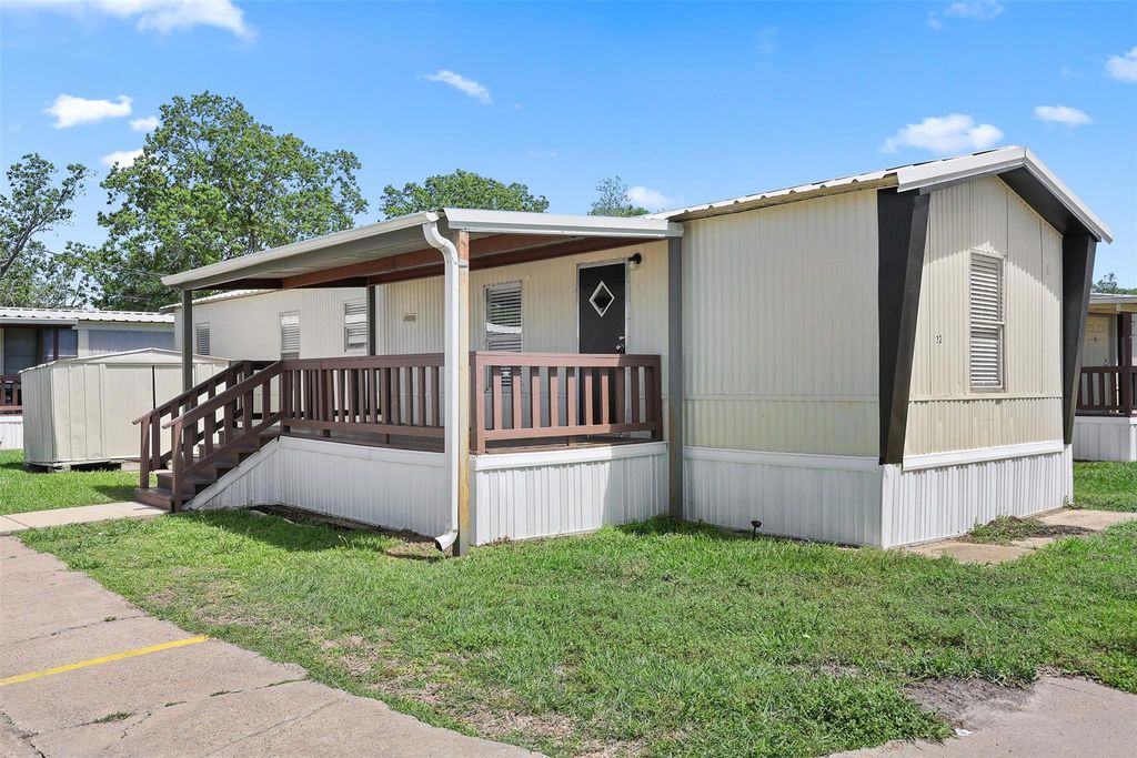 2222 N Austin Avenue 32, Pearland, TX 77581