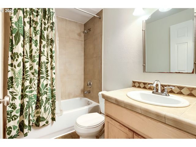 2680 Sw 87TH Ave 3, Portland, OR 97225