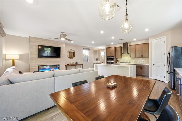 10630 Glowing Dawn Avenue, Las Vegas, NV 89135