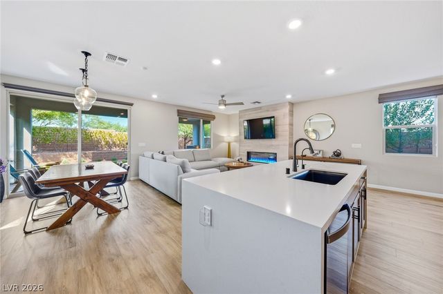 10630 Glowing Dawn Avenue, Las Vegas, NV 89135