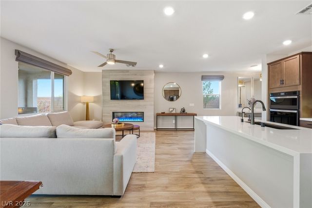 10630 Glowing Dawn Avenue, Las Vegas, NV 89135