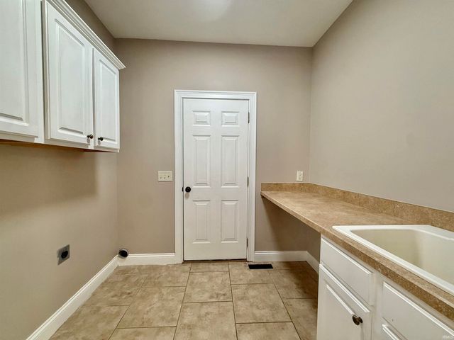 7777 Scottsdale Drive, Newburgh, IN 47630