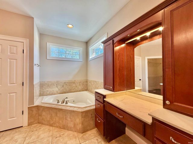 7777 Scottsdale Drive, Newburgh, IN 47630