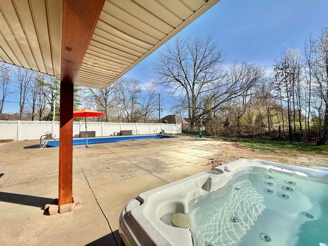 7777 Scottsdale Drive, Newburgh, IN 47630