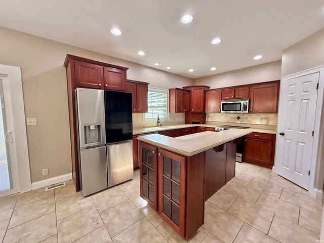 7777 Scottsdale Drive, Newburgh, IN 47630