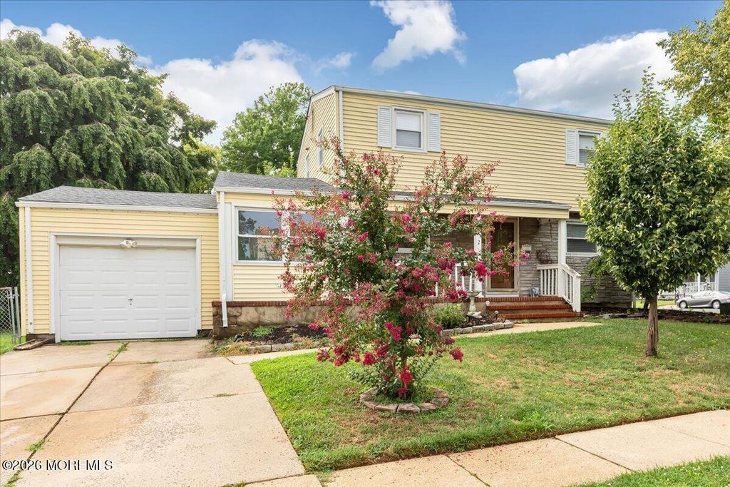 2 Michael Lane, Freehold, NJ 07728