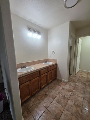 804 Morris Lane, Madera, CA 93637