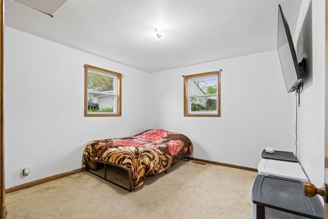 2756 Fairlane Avenue, Waterloo, IA 50702