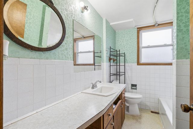 2756 Fairlane Avenue, Waterloo, IA 50702