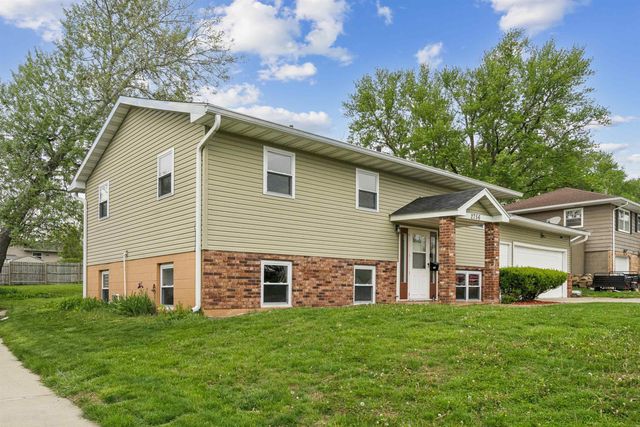 2756 Fairlane Avenue, Waterloo, IA 50702