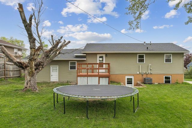 2756 Fairlane Avenue, Waterloo, IA 50702