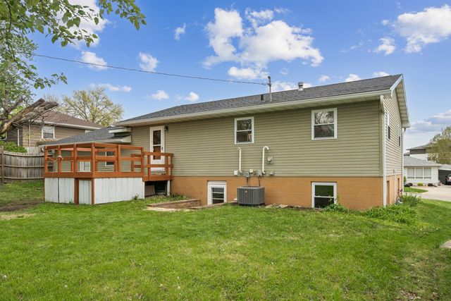 2756 Fairlane Avenue, Waterloo, IA 50702