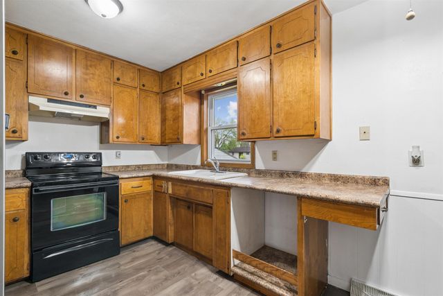 2756 Fairlane Avenue, Waterloo, IA 50702
