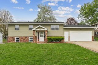 2756 Fairlane Avenue, Waterloo, IA 50702