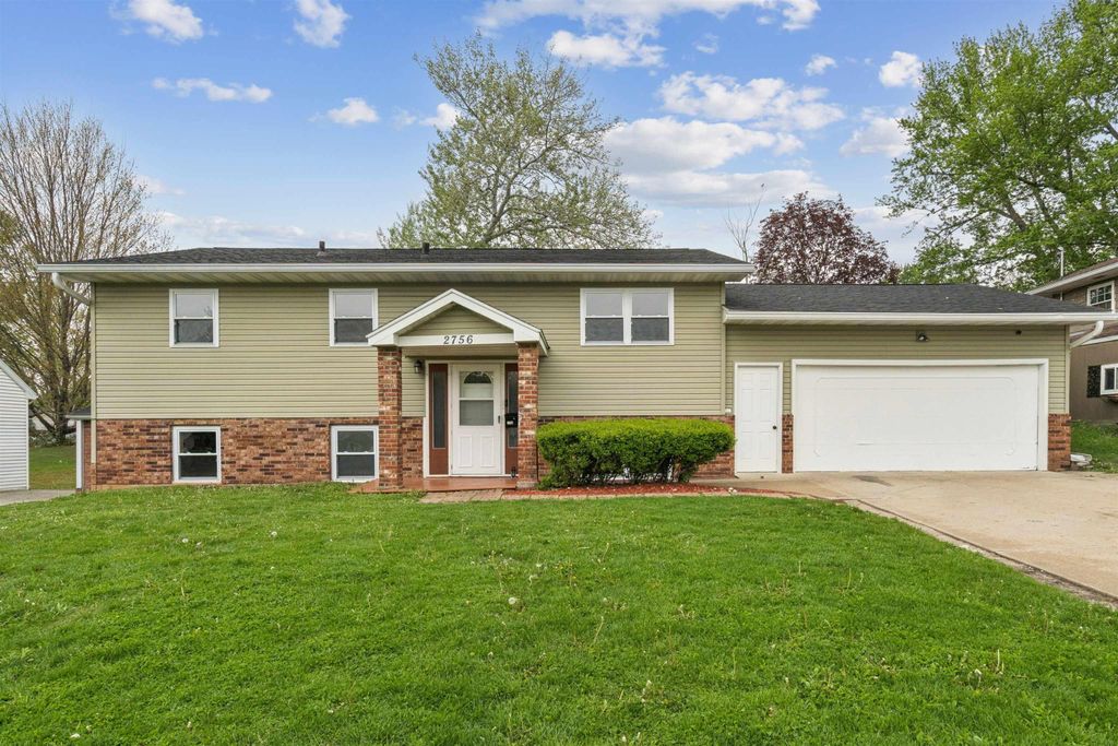 2756 Fairlane Avenue, Waterloo, IA 50702