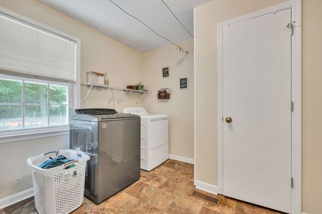 814 Cherokee Dr, New Johnsonville, TN 37134