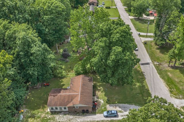 814 Cherokee Dr, New Johnsonville, TN 37134