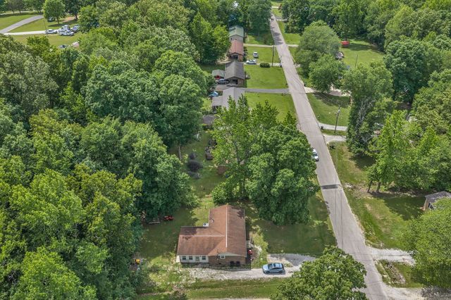 814 Cherokee Dr, New Johnsonville, TN 37134