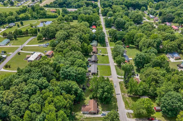 814 Cherokee Dr, New Johnsonville, TN 37134