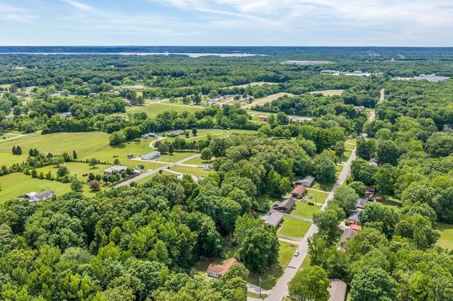 814 Cherokee Dr, New Johnsonville, TN 37134
