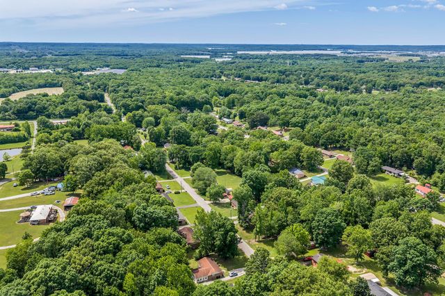 814 Cherokee Dr, New Johnsonville, TN 37134