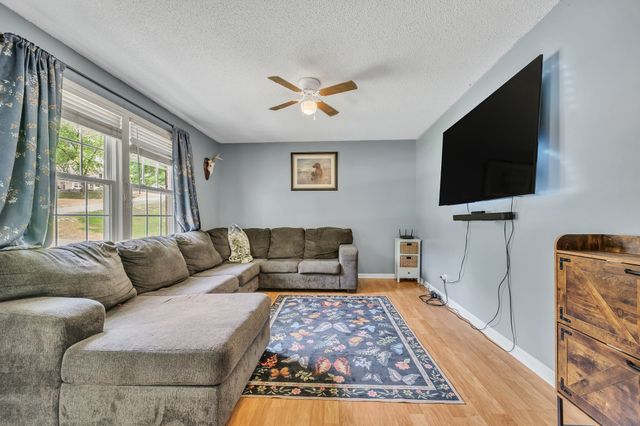 814 Cherokee Dr, New Johnsonville, TN 37134