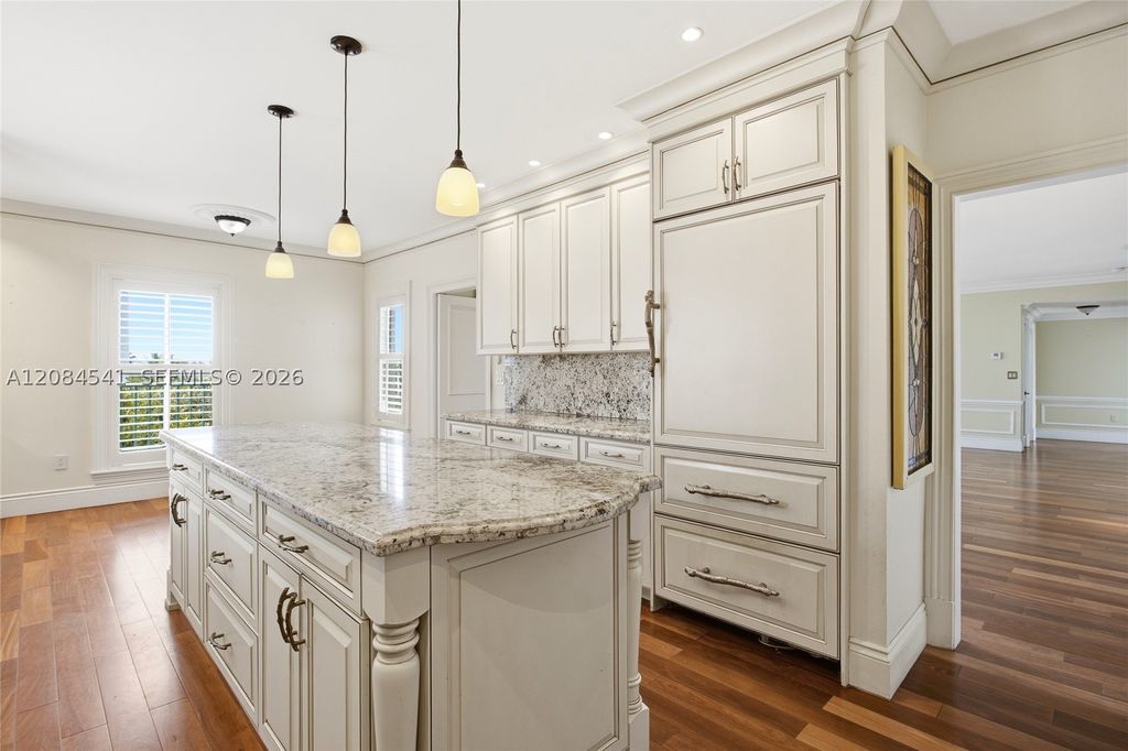 Image 10 of property listing at 2600 Segovia St 703, Coral Gables, FL 33134