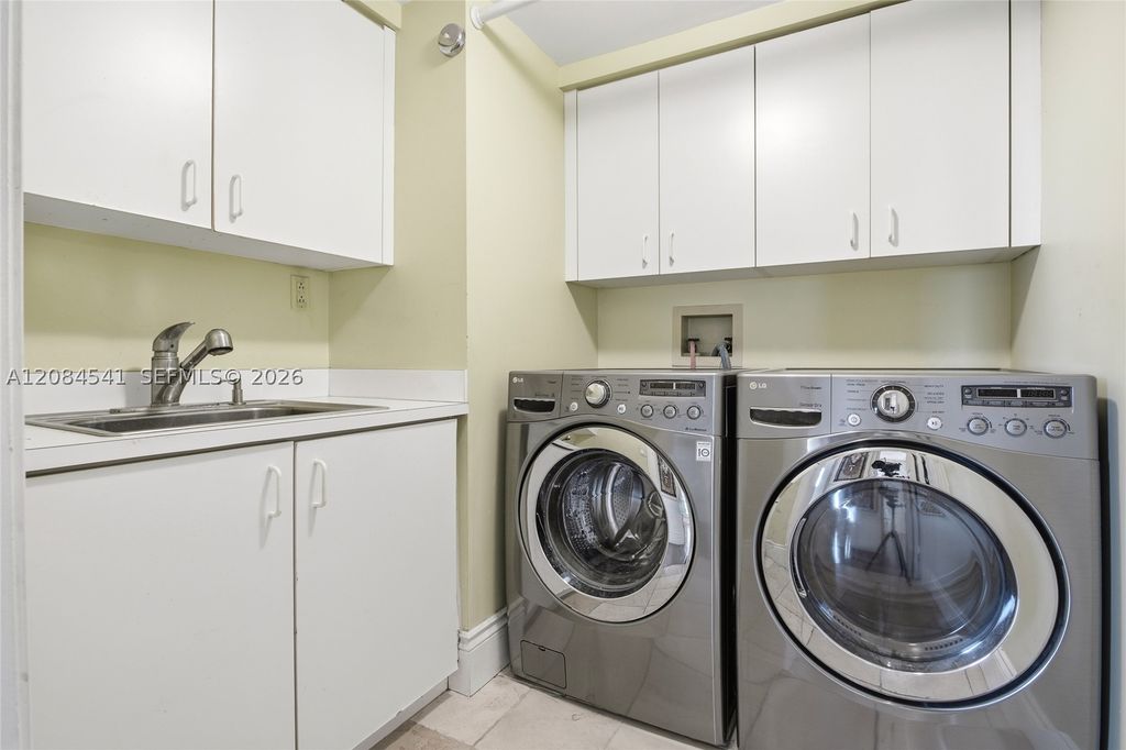 Image 12 of property listing at 2600 Segovia St 703, Coral Gables, FL 33134