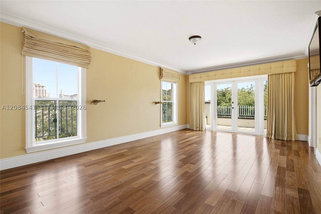 Image 13 of property listing at 2600 Segovia St 703, Coral Gables, FL 33134