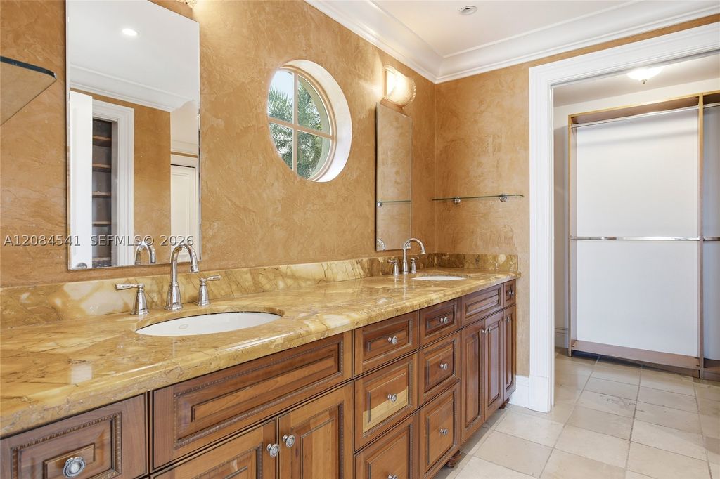 Image 15 of property listing at 2600 Segovia St 703, Coral Gables, FL 33134