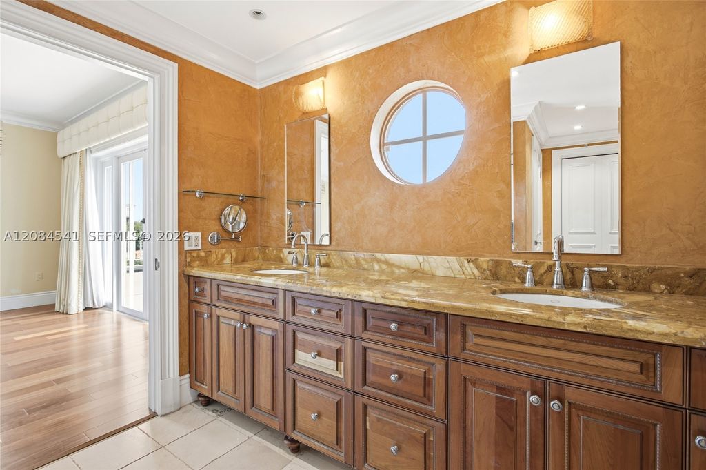 Image 16 of property listing at 2600 Segovia St 703, Coral Gables, FL 33134