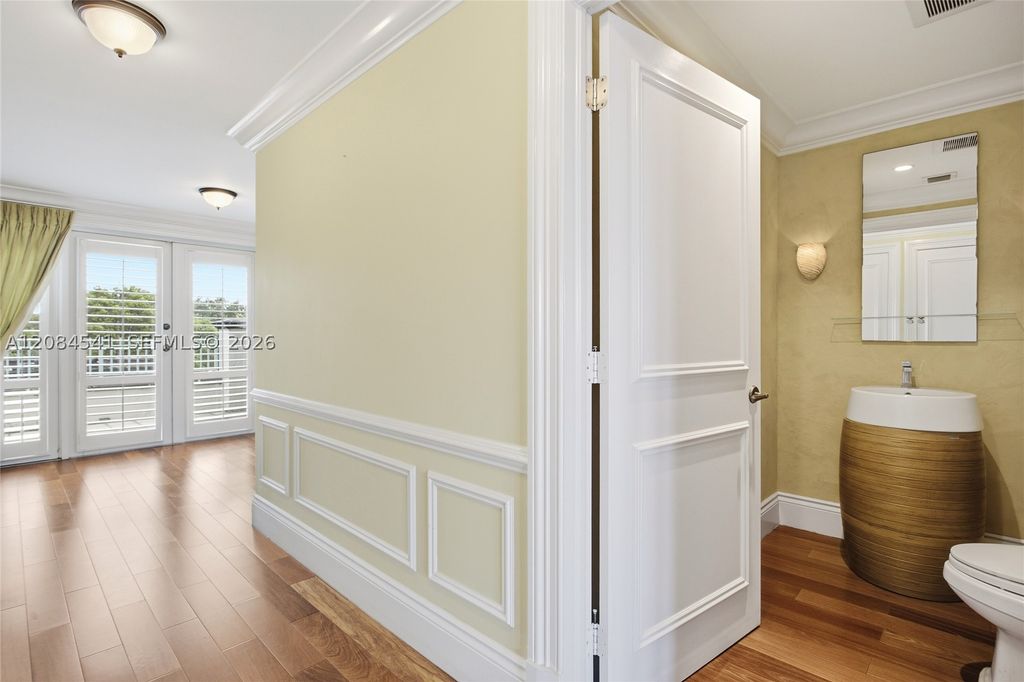 Image 27 of property listing at 2600 Segovia St 703, Coral Gables, FL 33134