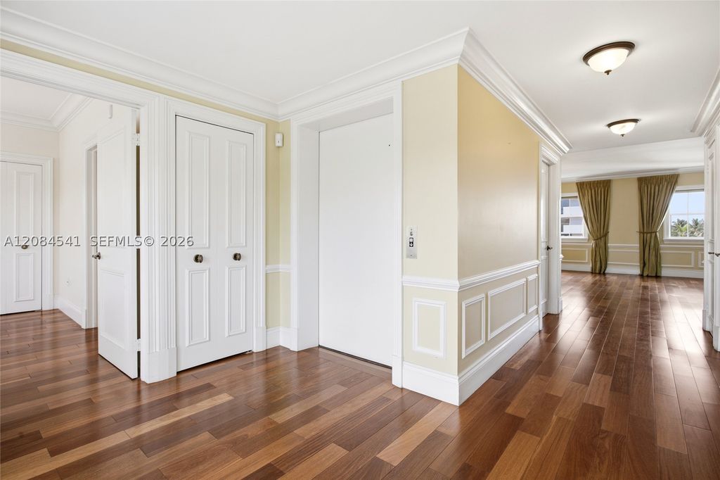 Image 29 of property listing at 2600 Segovia St 703, Coral Gables, FL 33134