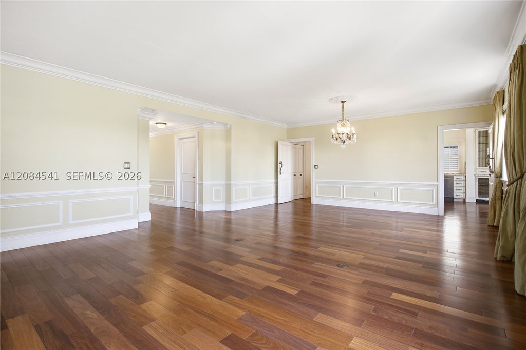Image 32 of property listing at 2600 Segovia St 703, Coral Gables, FL 33134