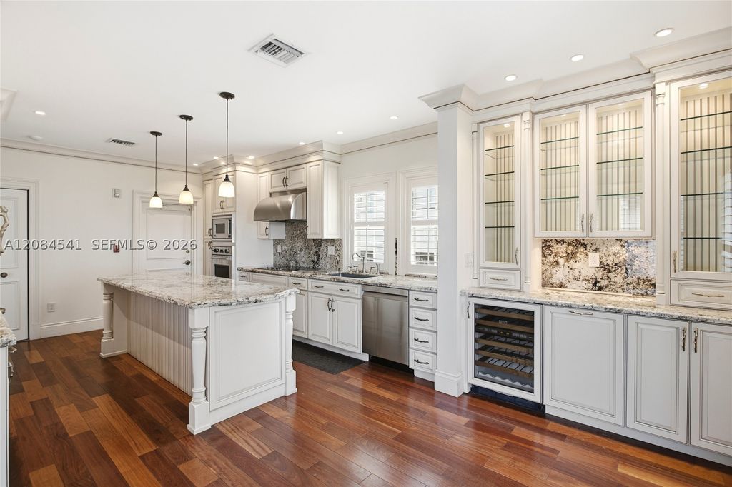 Image 34 of property listing at 2600 Segovia St 703, Coral Gables, FL 33134