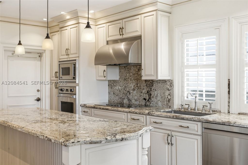 Image 35 of property listing at 2600 Segovia St 703, Coral Gables, FL 33134