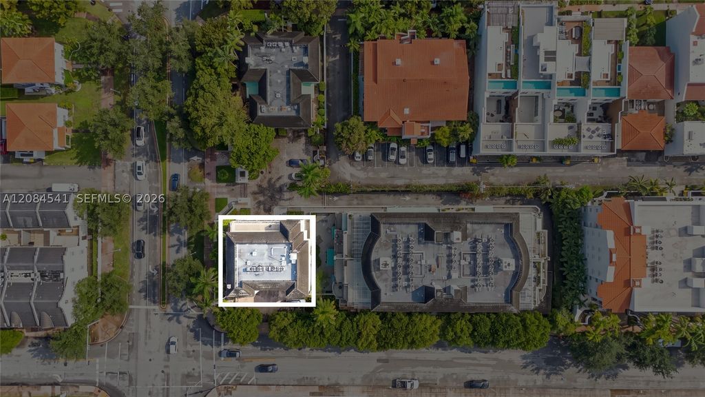 Image 5 of property listing at 2600 Segovia St 703, Coral Gables, FL 33134