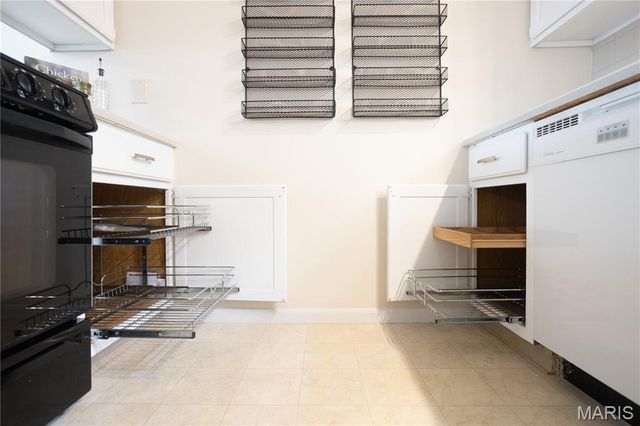 5640 Duchesne Parque Drive, St Louis, MO 63128