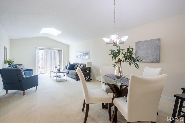 5640 Duchesne Parque Drive, St Louis, MO 63128