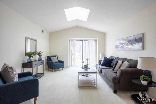 5640 Duchesne Parque Drive, St Louis, MO 63128