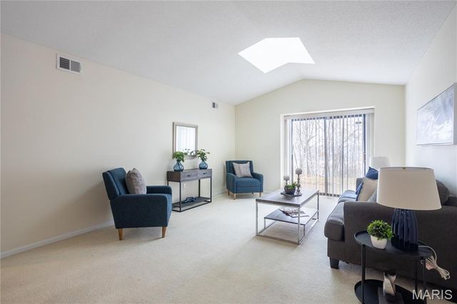 5640 Duchesne Parque Drive, St Louis, MO 63128