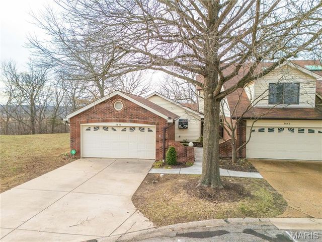 5640 Duchesne Parque Drive, St Louis, MO 63128