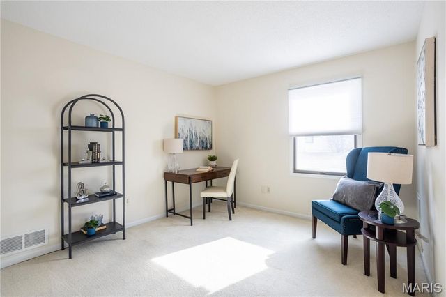 5640 Duchesne Parque Drive, St Louis, MO 63128