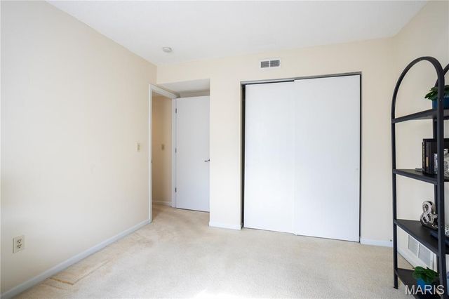 5640 Duchesne Parque Drive, St Louis, MO 63128