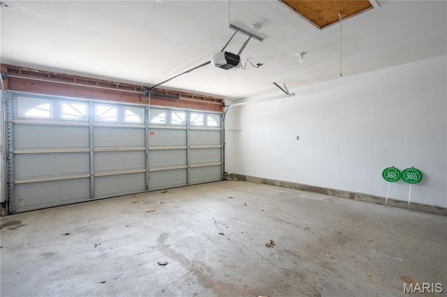 5640 Duchesne Parque Drive, St Louis, MO 63128