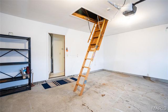 5640 Duchesne Parque Drive, St Louis, MO 63128