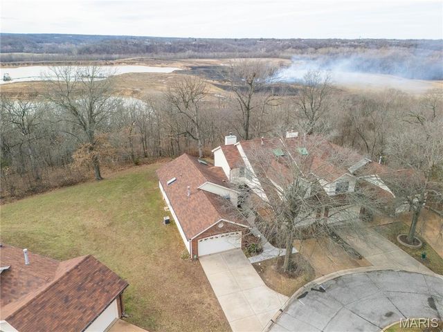 5640 Duchesne Parque Drive, St Louis, MO 63128