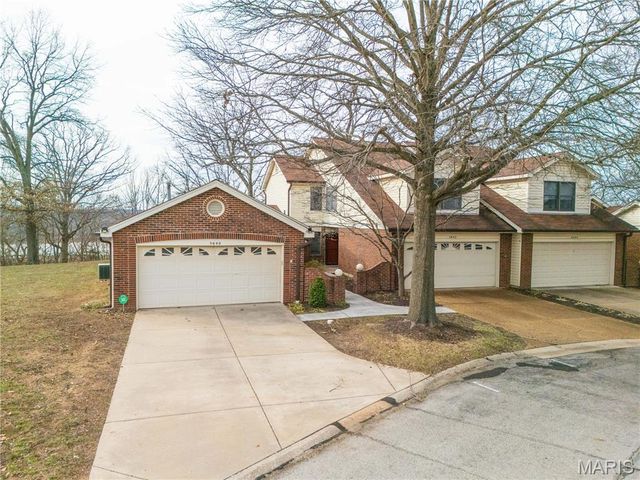 5640 Duchesne Parque Drive, St Louis, MO 63128