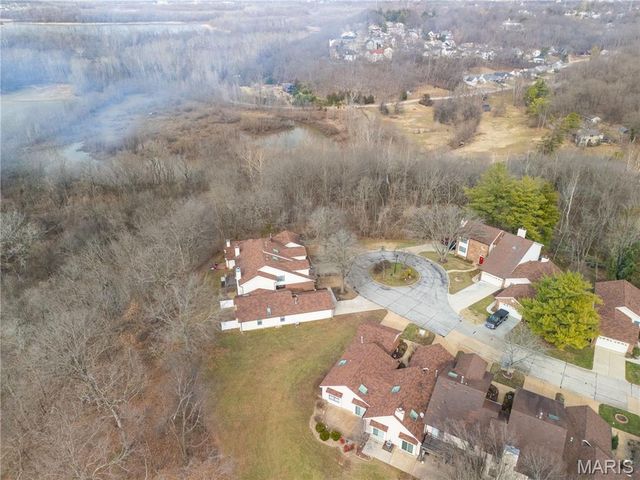 5640 Duchesne Parque Drive, St Louis, MO 63128